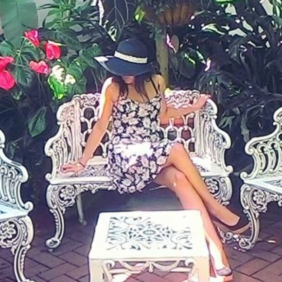 SOLD    COTTON ON Black & White Daisy Flowy Sun Dress 🌼 - Picture 10 of 10